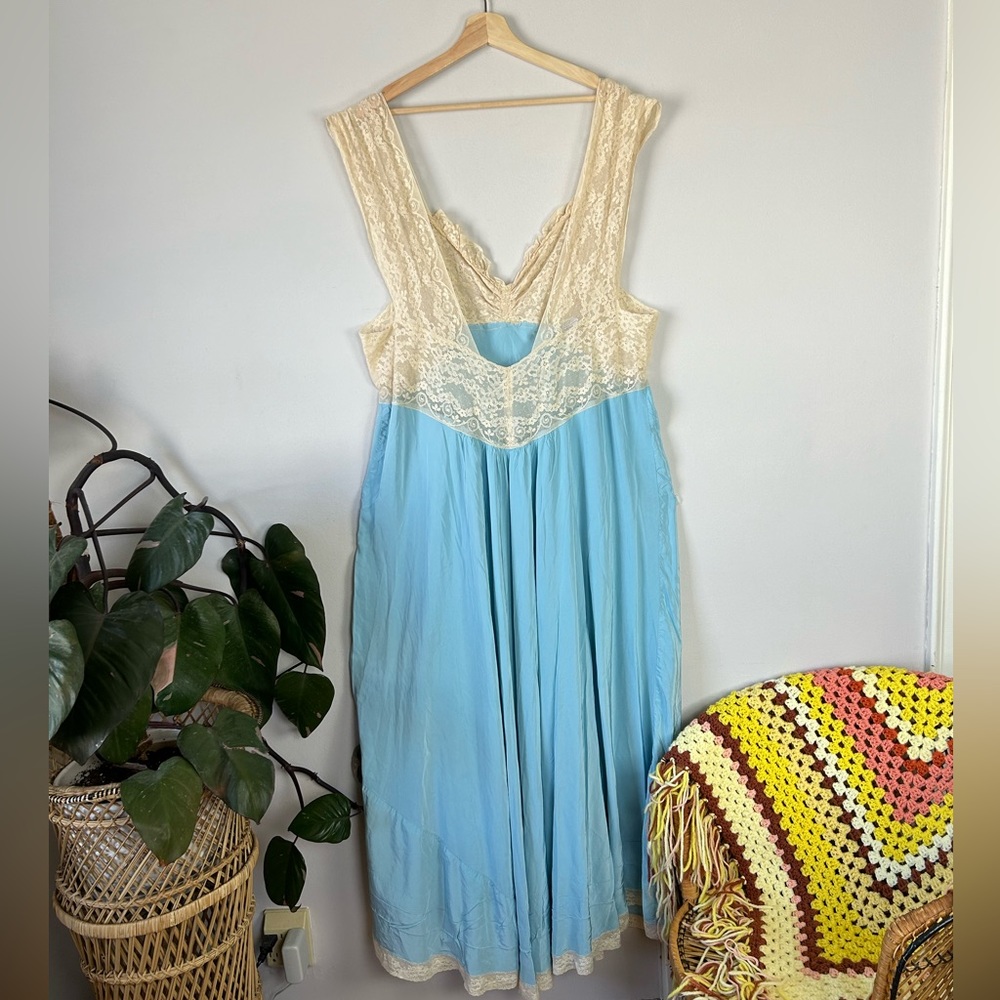 1940’s PLUS SIZE Joy Lingerie Co. Blue Satin Cream Lace Maxi Slip Dressing Gown - Picture 9 of 16